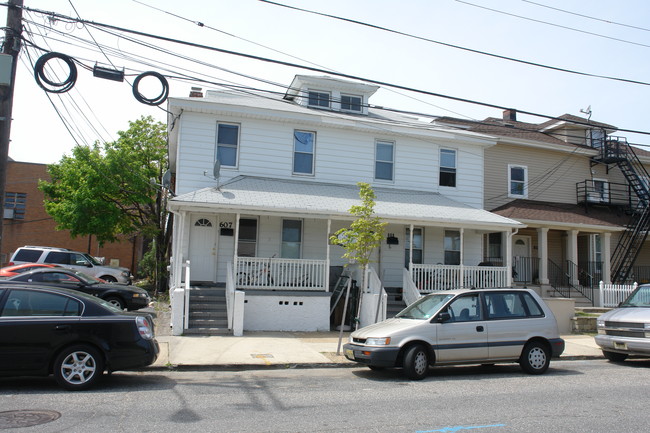 607 Bond St in Asbury Park, NJ - Foto de edificio - Building Photo