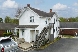 2766 Tremainsville Rd in Toledo, OH - Building Photo - Building Photo