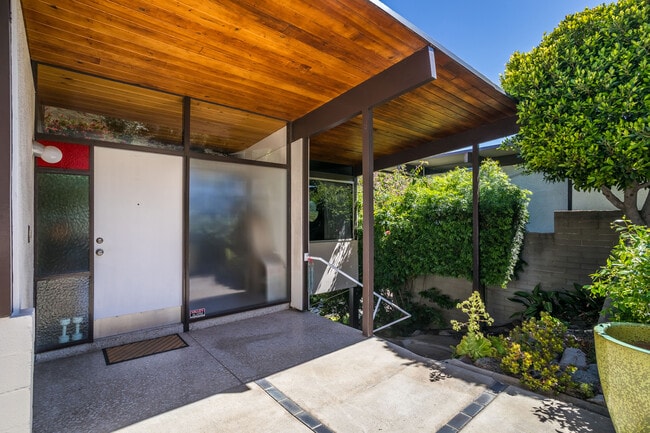 8554 Day St in Sunland, CA - Building Photo - Building Photo