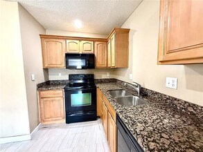 816 SW Peach Tree Ln in Blue Springs, MO - Building Photo - Building Photo