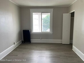 183 S Meade St in Wilkes-Barre, PA - Building Photo - Interior Photo