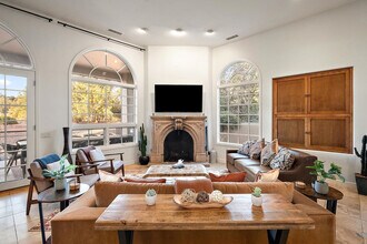 36 W Dove Wing Dr in Sedona, AZ - Foto de edificio - Building Photo