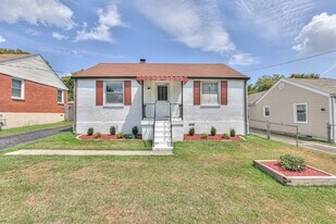 629 Neelys Bend Rd in Nashville, TN - Building Photo