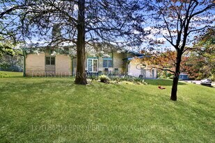 6220 Applegate Ln in Louisville, KY - Building Photo