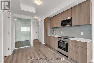 7437 Kingston Rd in Toronto, ON - Building Photo - Building Photo