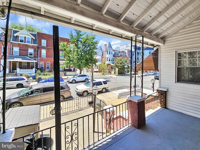637 N 32nd St in Philadelphia, PA - Building Photo - Building Photo