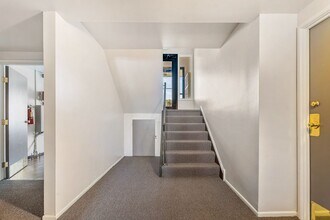 915 Heritage Ct in Crown Point, IN - Building Photo - Building Photo