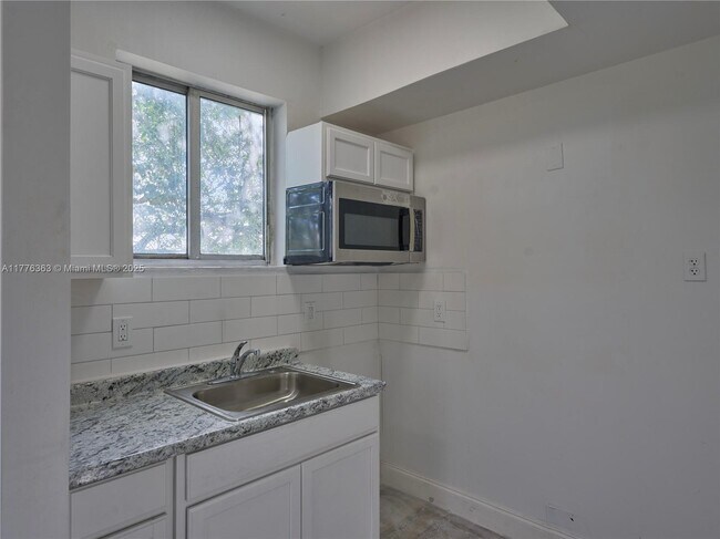 6211 NW 7th Ave in Miami, FL - Building Photo - Building Photo