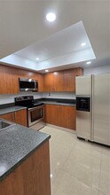 10805 NW 7th St in Miami, FL - Foto de edificio - Building Photo