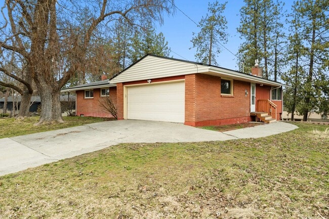 property at 3825 E 18th Ave