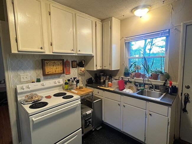 4025 Hiddenbrook Dr in Charlotte, NC - Building Photo - Building Photo