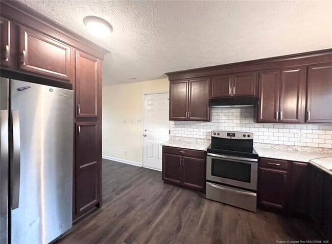 1564 Rossmore Dr in Fayetteville, NC - Building Photo - Building Photo