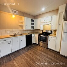 101 1st Ave in Nederland, TX - Building Photo - Building Photo