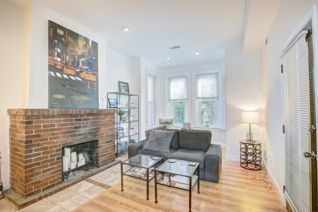 1527 T St NW