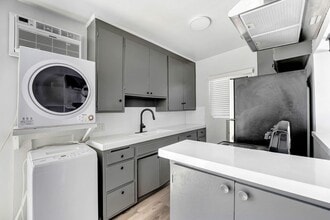 Darby Dunes in Reseda, CA - Building Photo - Building Photo