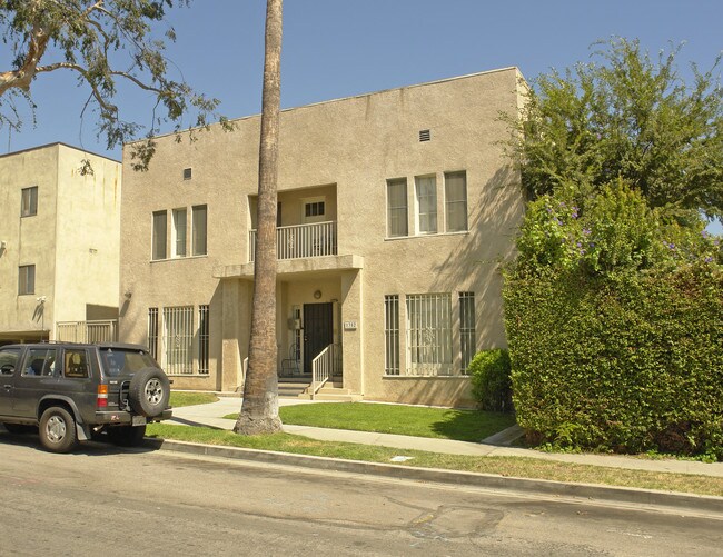 1352 N Formosa Ave in Los Angeles, CA - Foto de edificio - Building Photo