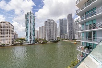335 S Biscayne Blvd, Unit 2400 in Miami, FL - Building Photo - Building Photo