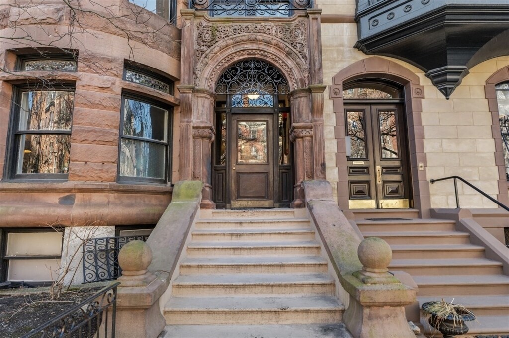 261 Beacon St in Boston, MA - Building Photo