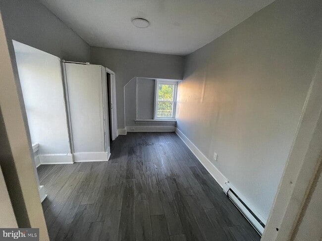 property at 2121 W 3rd St