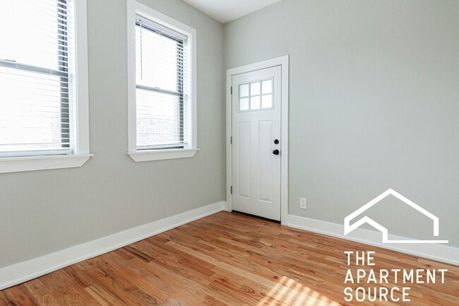 637 W Oakdale Ave in Chicago, IL - Building Photo - Building Photo