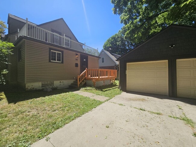 302 Wilson Ave in Kent, OH - Foto de edificio - Building Photo