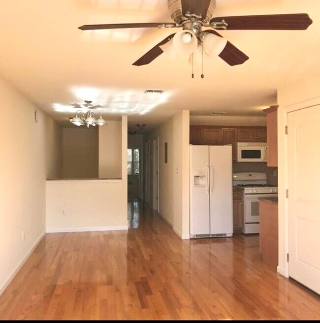 45 Evergreen St in Bayonne, NJ - Building Photo - Building Photo