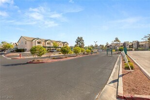 5211 S Lindell Rd in Las Vegas, NV - Building Photo