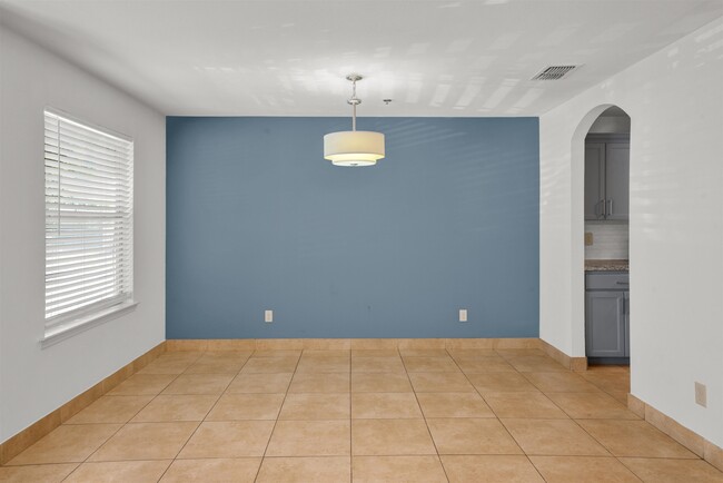 7607 King Arthurs Ct in Laredo, TX - Building Photo - Building Photo