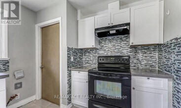 482 Nipigon St in Oshawa, ON - Building Photo - Building Photo