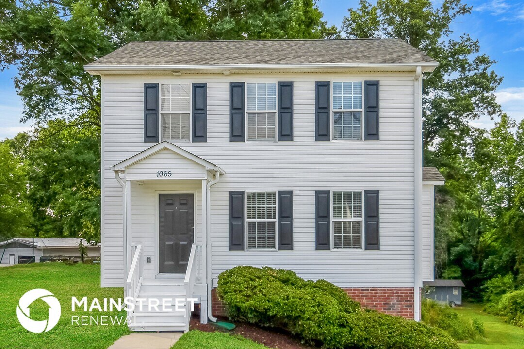 1065 Ball Park Rd in Thomasville, NC - Building Photo