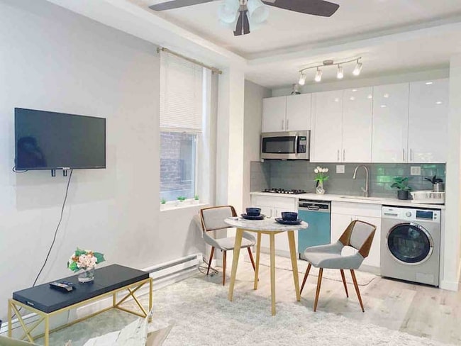 2402 Spruce St in Philadelphia, PA - Building Photo - Building Photo