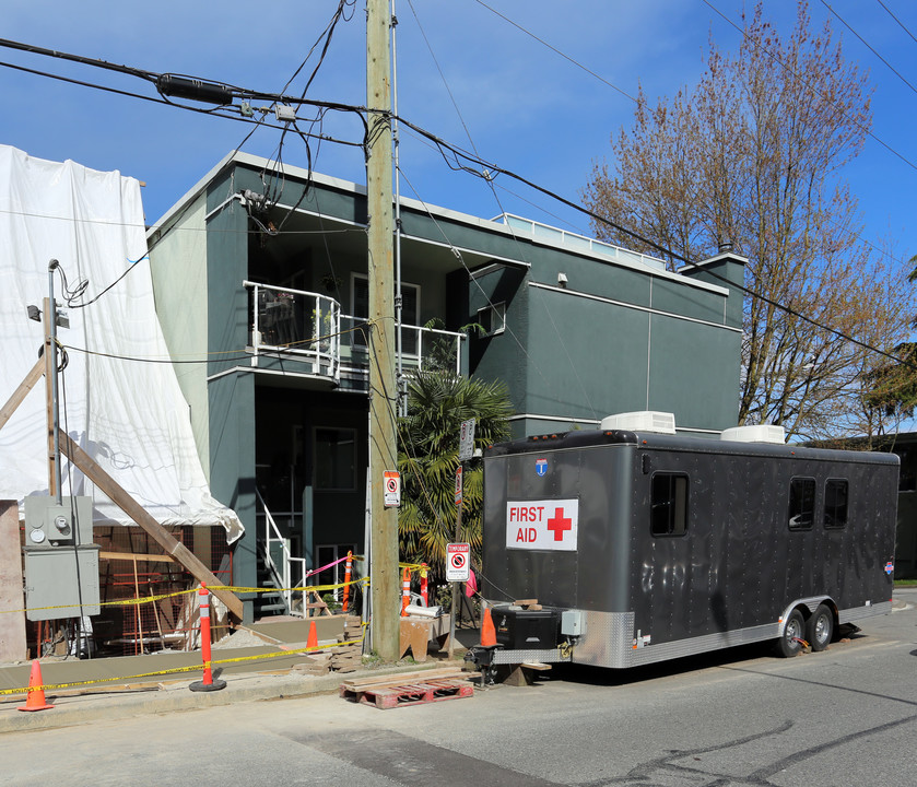 2385 Oak St in Vancouver, BC - Building Photo