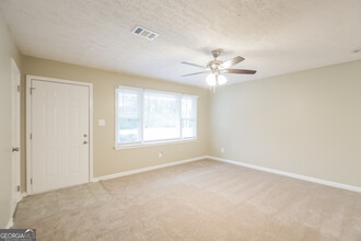 3250 Ridgecrest Dr in Powder Springs, GA - Building Photo - Building Photo