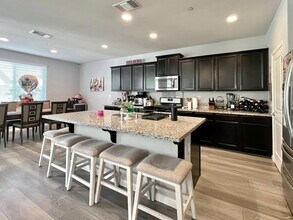 264 Blenheim Ct in Hollister, CA - Building Photo - Building Photo