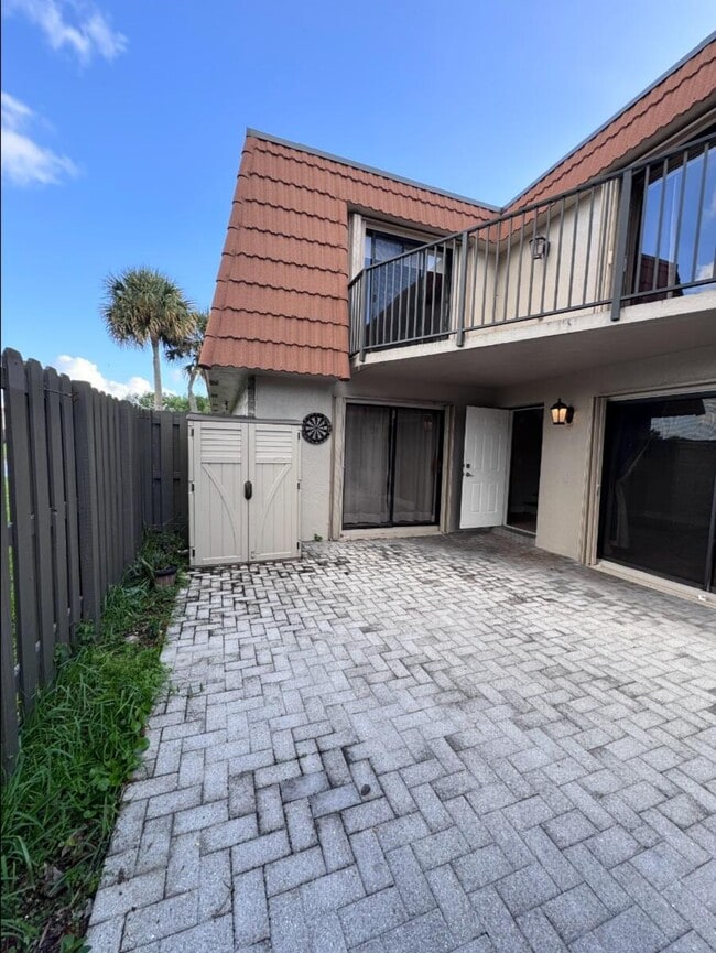 property at 1532 W Harmony Lake Cir