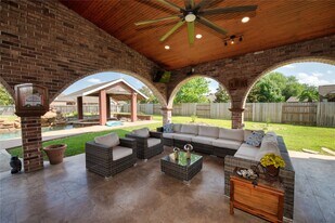 1914 Lakeside Xing in Katy, TX - Building Photo