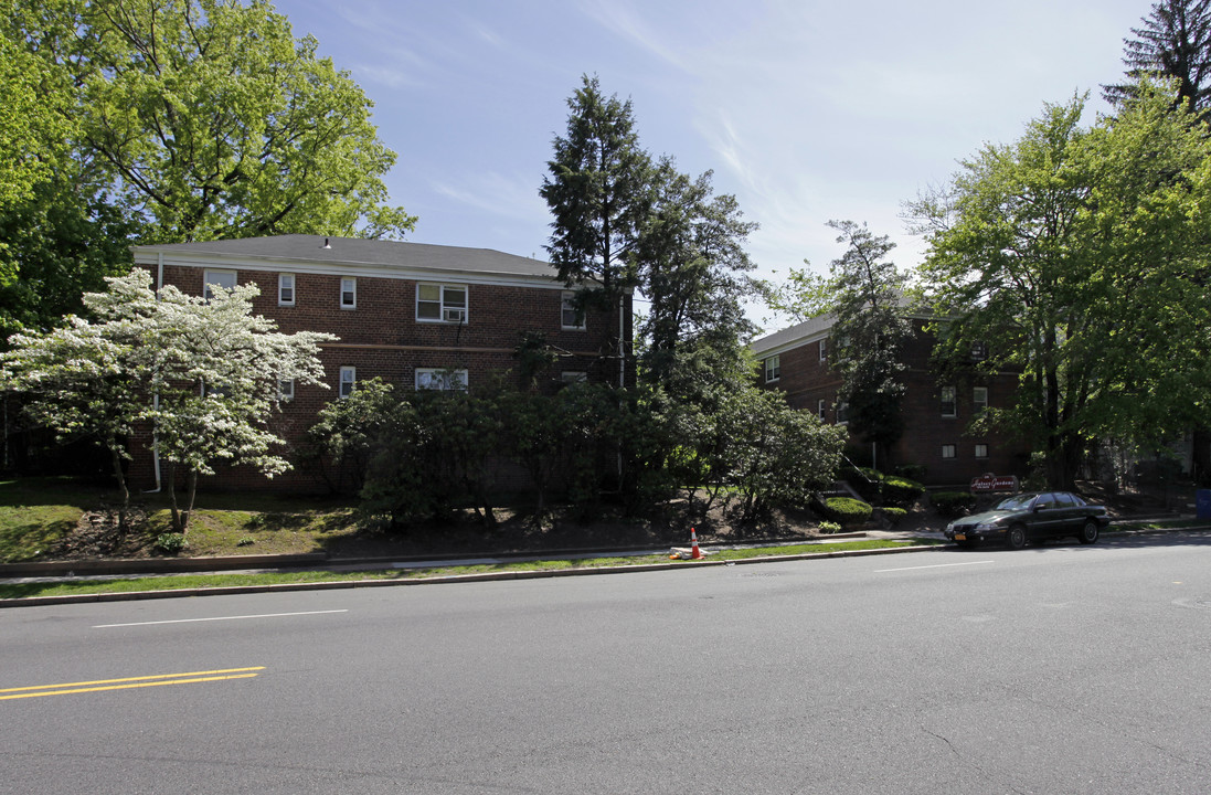 NJ-258 Halsey Gardens in South Orange, NJ - Building Photo