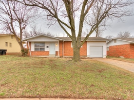 912 NW 24th St in Moore, OK - Building Photo