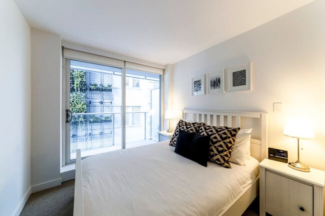 777-777 Richards St in Vancouver, BC - Building Photo - Building Photo