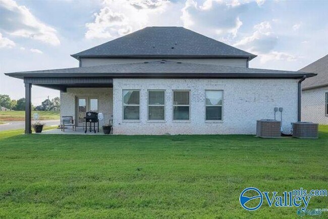 215 Keva St in Meridianville, AL - Foto de edificio - Building Photo