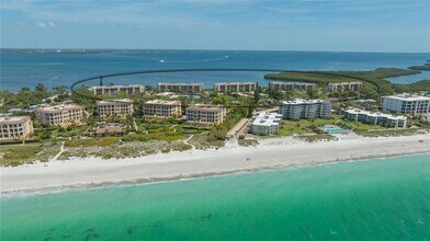 4760 Gulf of Mexico Dr in Longboat Key, FL - Building Photo - Building Photo
