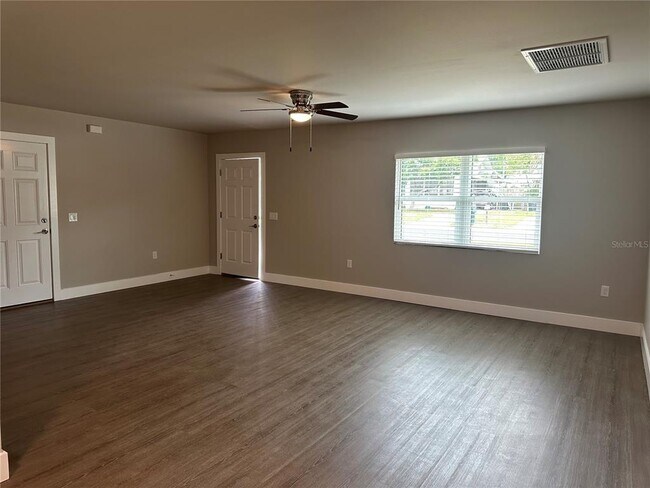 1585 Jasmine Way in Clearwater, FL - Building Photo - Building Photo