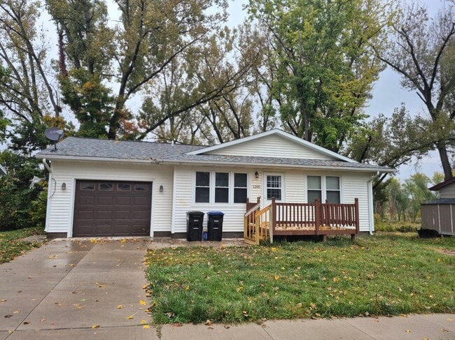 property at 1205 Parkview Dr