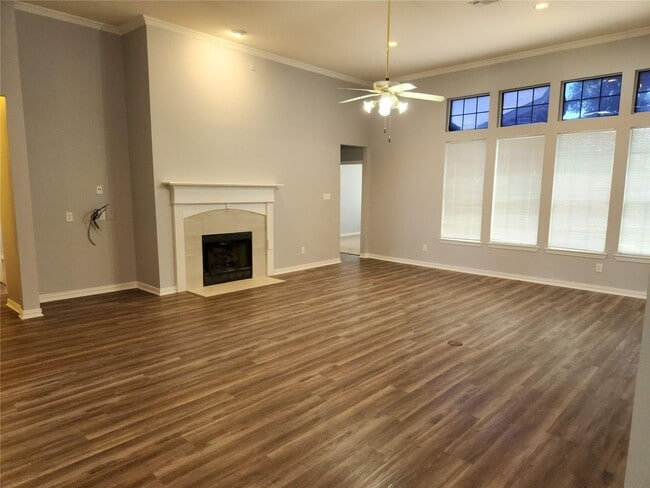 4512 Creekside Dr in Haltom City, TX - Building Photo - Building Photo