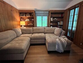 8 Holly Ln in Rye, NY - Building Photo - Building Photo