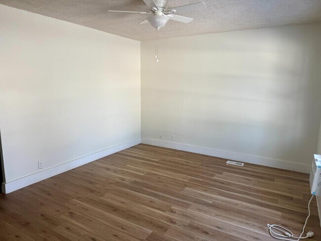 1506 Crestview Dr in Danville, IL - Building Photo - Building Photo