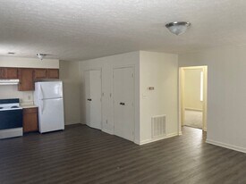 351 Hill St in Bardstown, KY - Building Photo