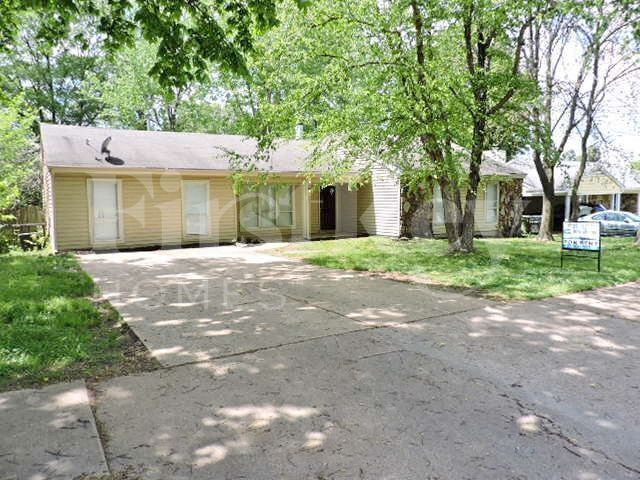 4299 Crescent Park Dr in Memphis, TN - Building Photo