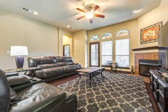 940 Oak Lynn Dr in Willis, TX - Building Photo - Building Photo