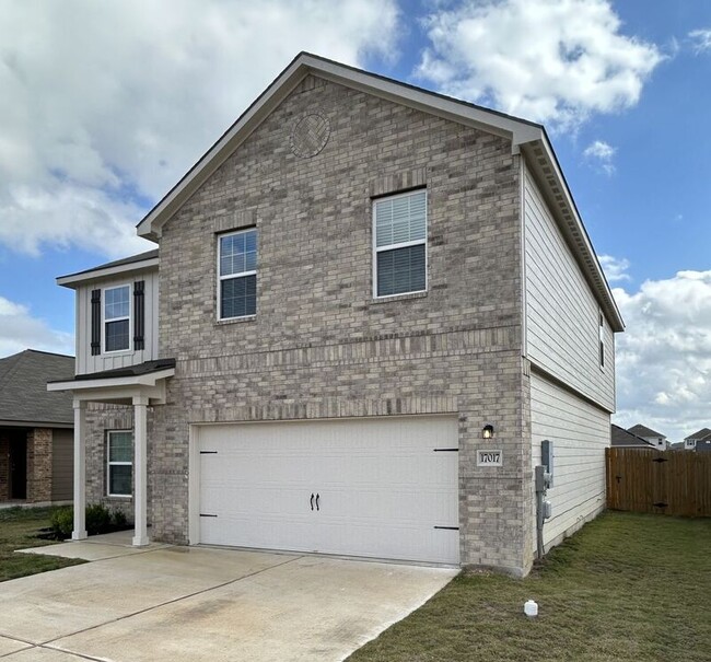 17017 Dusty Boots Ln in Elgin, TX - Building Photo - Building Photo